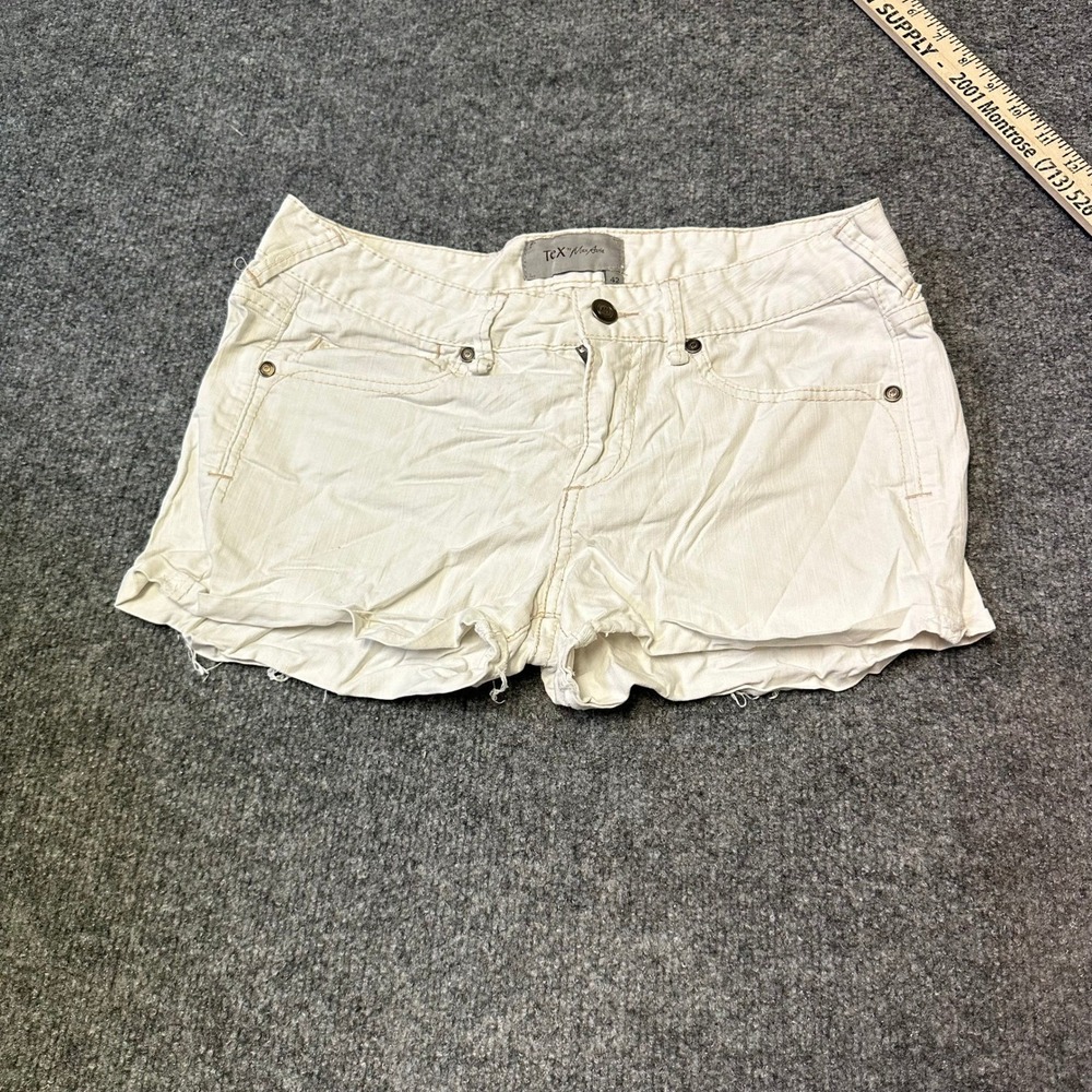 Tex by Max Azria Shorts Womens Size 42 White Denim Low Rise Raw Hem Summer Flaw